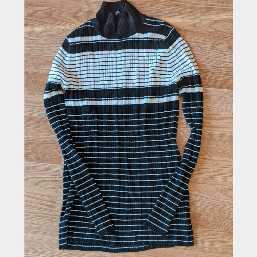 Mossimo Black & White Striped Turtle Neck Sweater Size Small - Picture 3 of 4